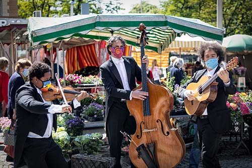 Trio Negro open Air Konzert mit Maske, Salzburg